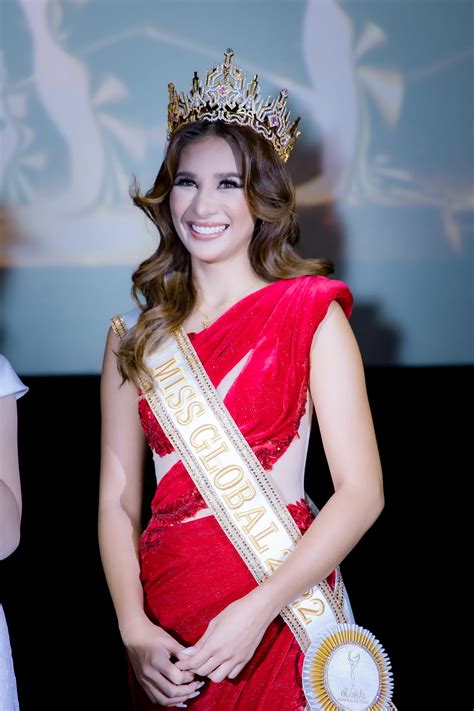 Miss Global 2022 Shane Tormes khoe nhan sắc ngày càng rực rỡ sau 6