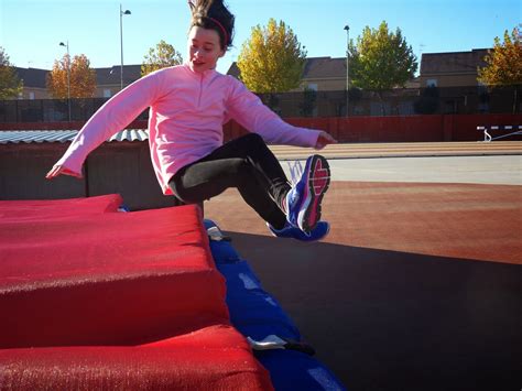 Pes Ceip Alces Sesi N En La Pista De Atletismo Con B