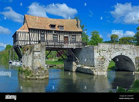 France, Eure, Vernon, the old watermill on the medieval bridge above ...