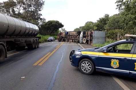 Tombamento De Carretas Complica Tr Nsito Em Rodovias Mineiras Portal