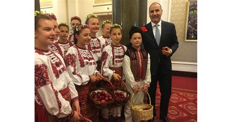 Червените яйца обединиха БСП и ГЕРБ (Снимки)