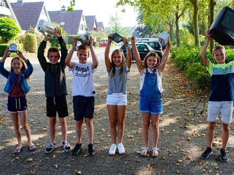 Kinderen Aan De Slag Met Elektronisch Afval Tijdens E Waste Race In De