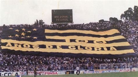 Una Hinchada Con Historia Padre Y Decano El Sitio Del Pueblo