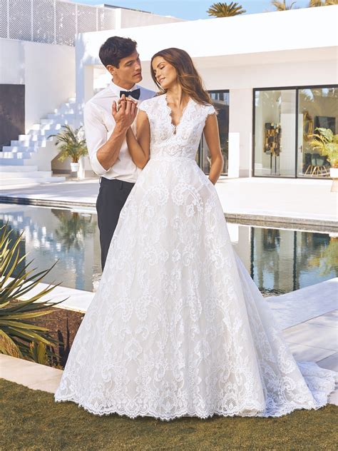 RITA Vestido De Noiva Corte Em A Decote Em Bico Pronovias