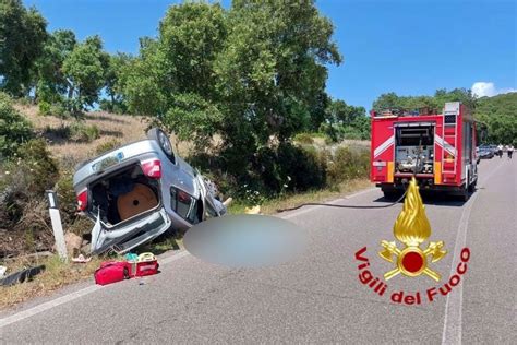 82enne Ha Un Malore Esce Di Strada Con L Auto E Si Ribalta Incidente