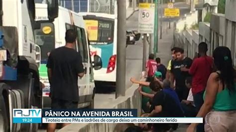 Vídeo Caminhoneiro é Baleado Em Tiroteio Entre Policiais E Ladrões De