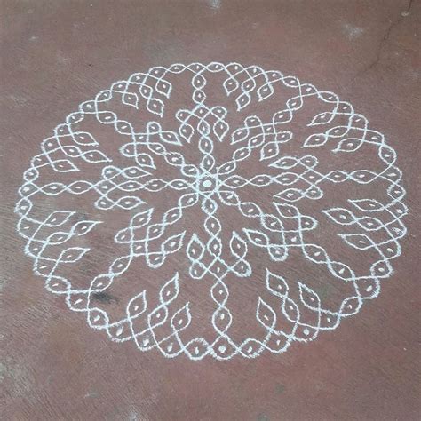 Vishnu Chakra With 15 Dots Chikku Kolam In 2024 Rangoli Side