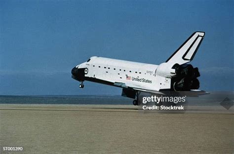 4,668 Space Shuttle Landing Stock Photos, High-Res Pictures, and Images - Getty Images