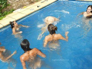 Amadoras Nuas Na Piscina Luscious Hentai Manga Porn
