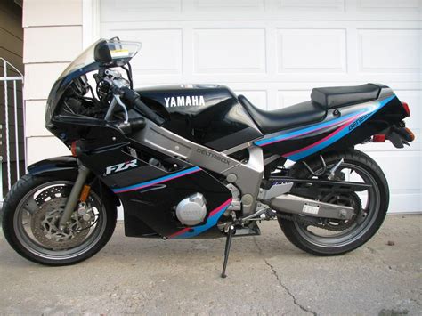 1992 Yamaha FZR 600 Moto ZombDrive