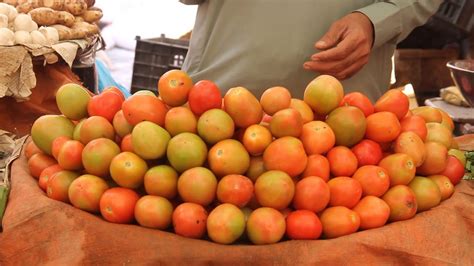 Tomato Price Hits Record High At Rs A Kilo In Karachi Youtube