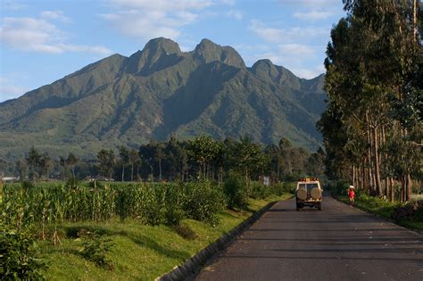 volcanoes-rwanda - YourAmazingPlaces.com