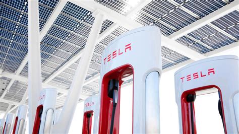 Tesla Extends Peak Charging Hours At California Superchargers Amid Ev