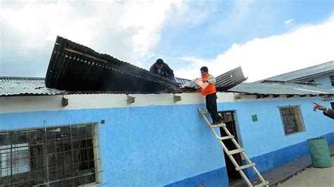 Fuertes vientos causan daños en los techos de varias viviendas ubicadas