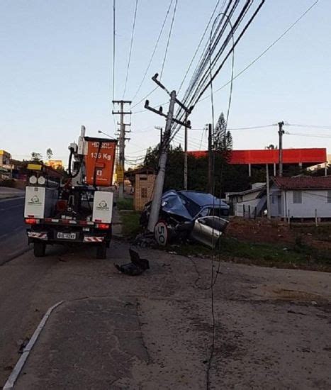 Motorista Dorme Na Dire O E Bate Contra Poste Na Sc Em Bra O Do Norte