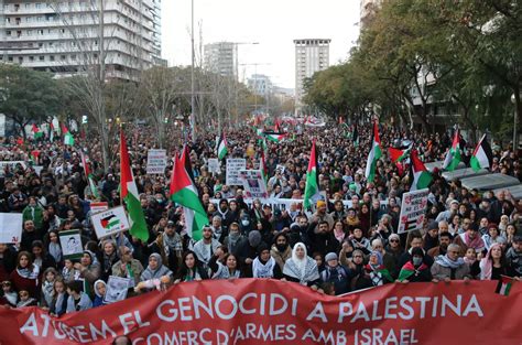 Barcelona Se Suma A La Protesta Contra El Genocidi A Palestina Amb