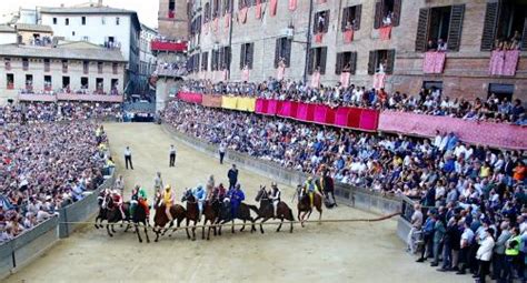 Palio Di Siena Stasera La Gara Rinviata In Diretta Su La I Fantini E