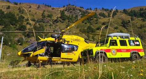 Val Biandino Ciclista Precipita Nel Burrone Per Metri Salvato Il