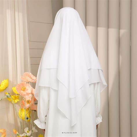 Raudhah Khimar In White Nyleascarf