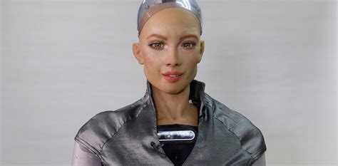 Sophia, the hyper-realistic robot who questions ChatGPT: “Why so ...