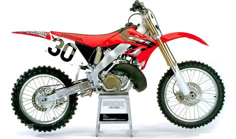 On The Record 2004 Honda Cr250 Versus Yamaha Yz250 Motocross Action Magazine