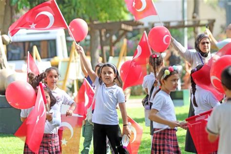 Cumhuriyetin 100üncü yılında atatürk anıtı açıldı