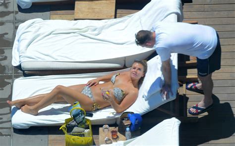 Coleen Rooney Shows Off Hot Bikini Bod Takes Wayne Rooneys Mind Off Football Yahoo Sport