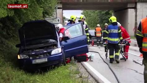 Menschenrettung Nach Verkehrsunfall Auf Der Paschinger Stra E In