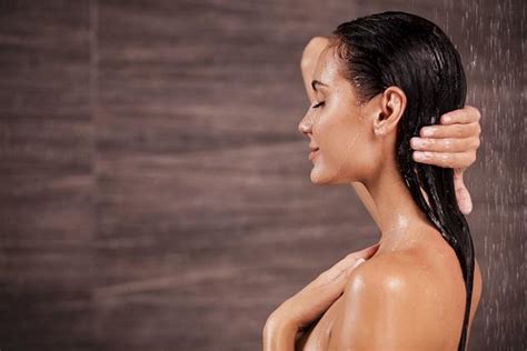 Cómo lavar el cabello con vinagre de manzana Beneficios del vinagre