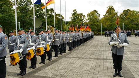 Regimentsgru Marsch Ausmarsch Ehrenformation Musikkorps Der