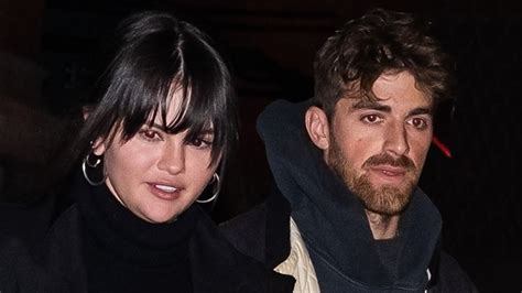 Selena Gomez Holds Hands With Drew Taggart During Nyc Date Night Youtube