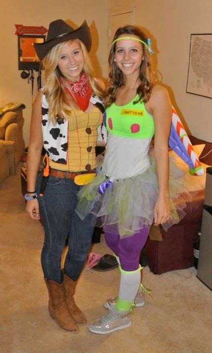 Toy Story S Buzz And Woody Go To College Buzz And Woody Halloween Costume Diy Disfraz