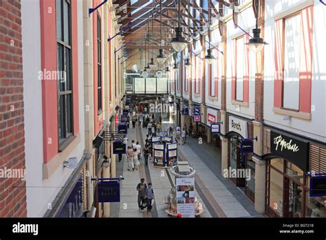 Portsmouth, Gunwharf Quays, Shopping Mall Stock Photo - Alamy