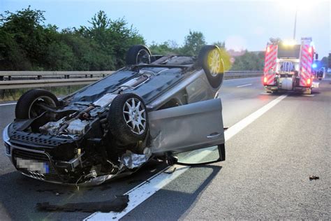 A Bei Braunschweig Unfall Audi Berschl Gt Sich Drei Verletzte