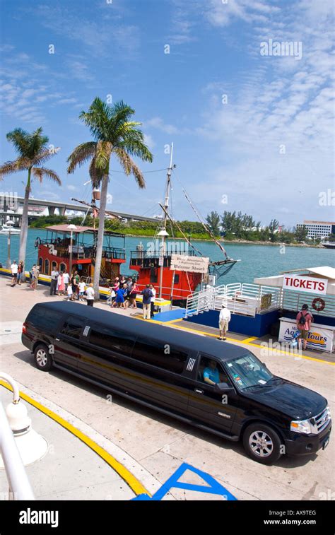 Stretch Limousine Hi Res Stock Photography And Images Alamy