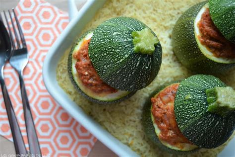 Recette de Courgettes rondes farcies au thon et à la tomate