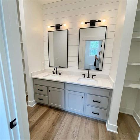 Modern Grey and White Farmhouse Bathroom - Soul & Lane | Gray and white ...