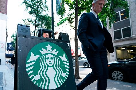 Former Starbucks Manager Awarded 25 6m Over Firing Following Arrests