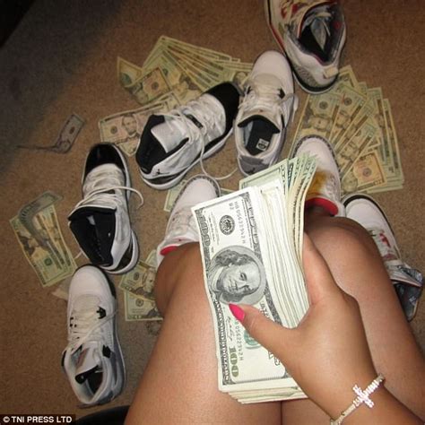 Strippers Pose For Photos With Piles Of Dollar Bills Daily Mail Online