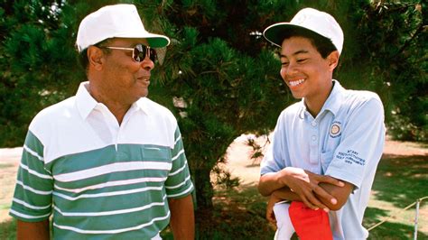 Tiger Woods Documentary Hbo Trailer / Woods' late father, earl, kicks ...