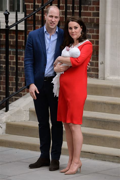 Kate Middleton Leaves Hospital in Heels With Royal Baby – Footwear News