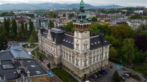 Ratusz w Bielsku Białej czeka duży remont co kryje tajemniczy parkiet