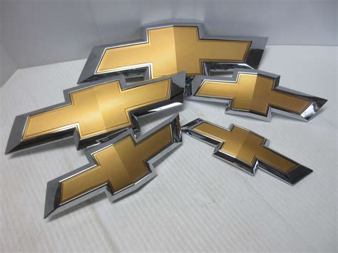 Albrecht Auctions 5 Chevy Bowtie Emblems Include 2 Large 12w