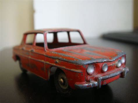 très rare Renault 8 Gordini Dinky junior référence 103 calandre 4