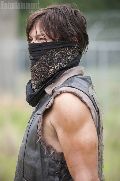 The Walking Dead Season 4 Photo Shows A Masked Daryl