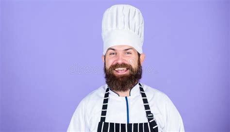 Oferta Especial Del Cocinero Uniforme Blanco Del Cocinero Feliz Barbudo