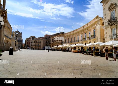 Piazza Del Duomo Siracusasyracuse Sicily Italy Stock Photo Alamy