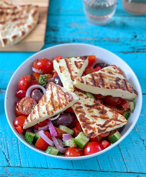 Recette De Salade Grecque Horiatiki Avec Fromage Halloumi Urbaine City