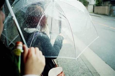 下雨天穿什么，亮眼又不尴尬！