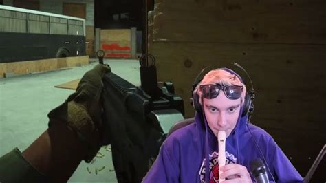 Call Of Duty Warzone Player Wins A Gulag Using A Recorder As A Controller